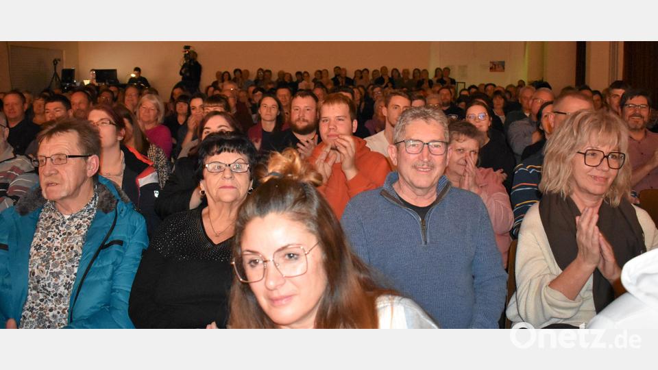 Das Publikum hat einen lustigen Abend verbracht und war begeistert. Bild: rgr