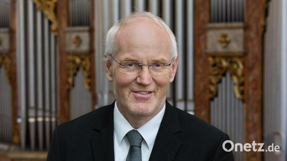 Kirchenmusikdirektor Reinhold Schelter gestaltet ein Fachingskonzert. Bild: Raife Mestan/exb