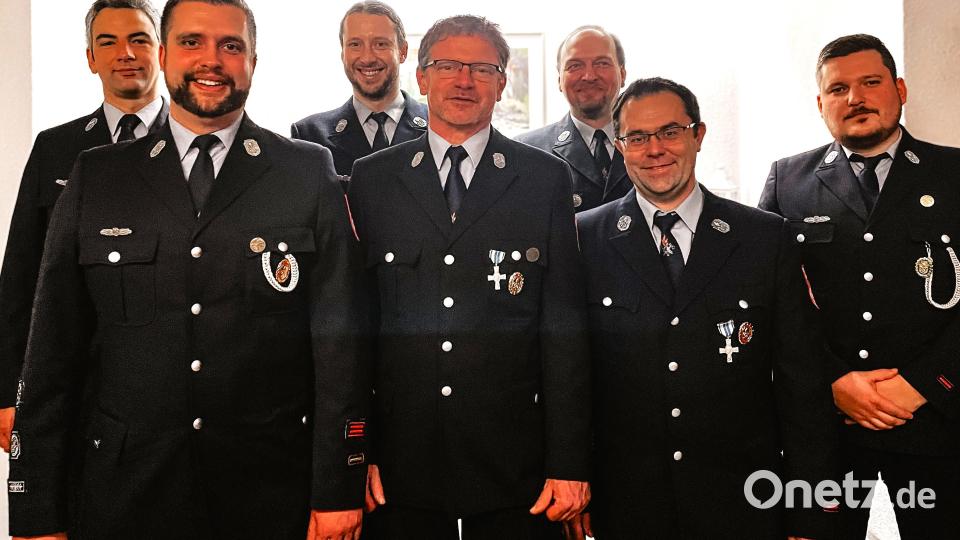 Die Führung der Hannersgrüner Feuerwehr brennt darauf, nächstes Jahr das 140jährige Bestehen der Wehr groß zu feiern. (von links) Helmut Landgraf, Alexander Krauß, Michael Lehner Manfred Häring, Martin Teicher, Bernhard Lindner und Michael Wisgickl. Bild: jml