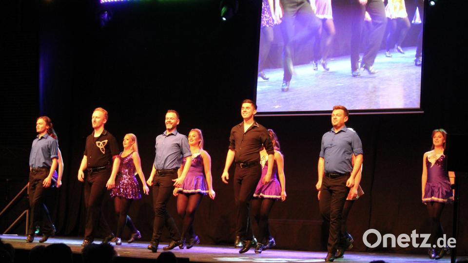 Irischer Stepptanz in Vollendung wurde in der Mehrzweckhalle Windischeschenbach serviert. Bild: stg