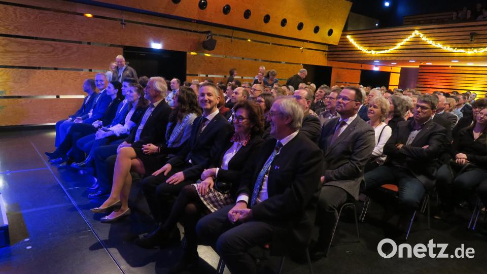 Gut besucht ist der Neujahrsempfang, zu dem die Gemeinde Ursensollen ins Kubus eingeladen hat. Bild: Verena Baumer/exb
