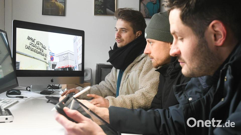 Michael Kutscher, Benjamin Kahnes und Valera Westfal (von links) haben ein Rap-Video zum Thema Armut produziert und wollen damit junge Leute sensibilisieren und zu Spenden für die Tafel aufrufen. Bild: Gabi Schönberger