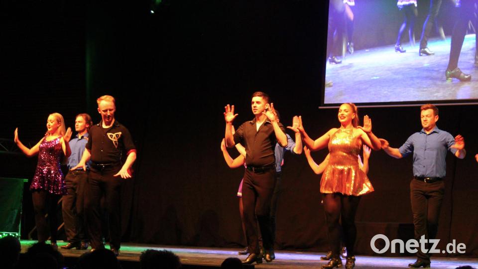 Irischer Stepptanz in Vollendung wurde in der Mehrzweckhalle Windischeschenbach serviert. Bild: stg