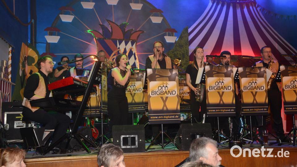 Die OM-Bigband sorgte für die perfekte musikalische Begleitung des Inthronisationsballes. Bild: bey
