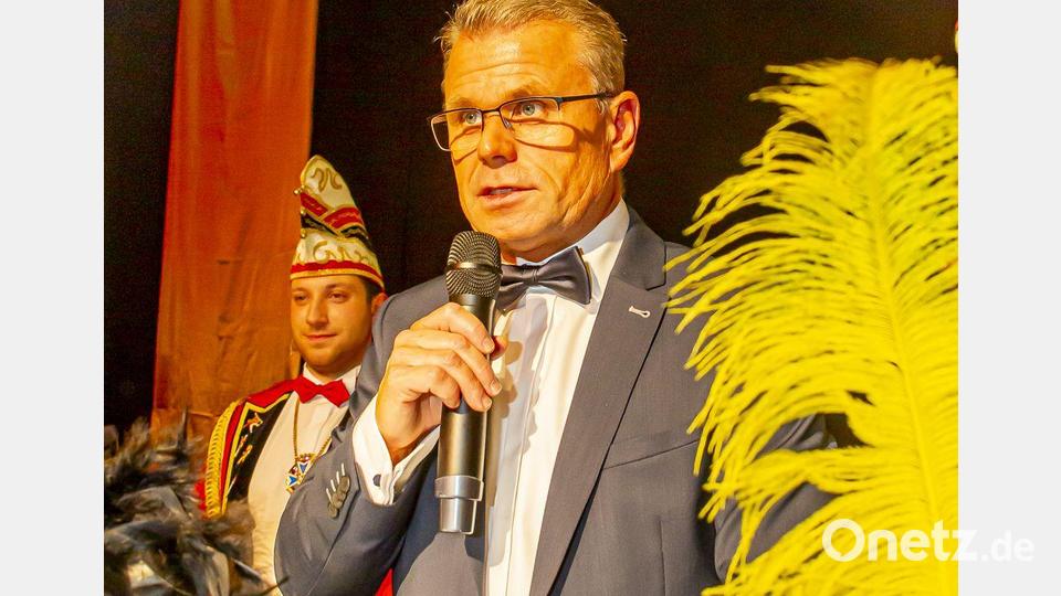 Bürgermeister Karlheinz Budnik mit Hofmarschall Franz Bayerl. Bild: Michael Schade