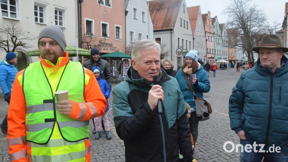 &quot;Wer&#039;s aber nicht kann, soll&#039;s lassen.&quot; Der Arzt Heinz-Günther Falkert solidarisiert sich mit den Landwirten und prangert den medizinischen Notstand an. Bild: Kunz