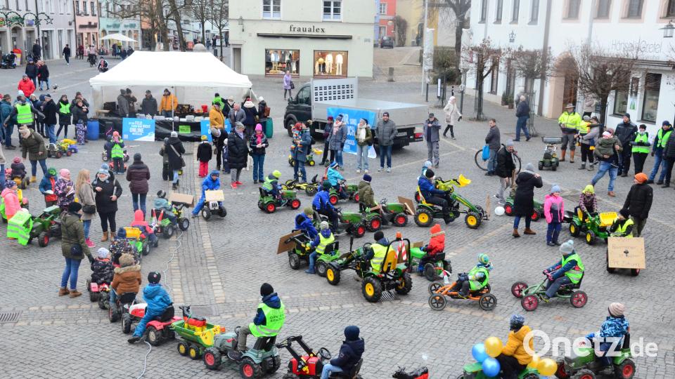 Kinder-Protest in der Fußgängerzone. Bild: Kunz
