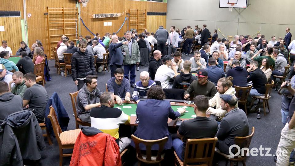 Das Pokerturnier in Etzelwang ist beliebt, weil es bei lockerer Atmosphäre dennoch sehr professionell zur Sache geht. Bild: csk