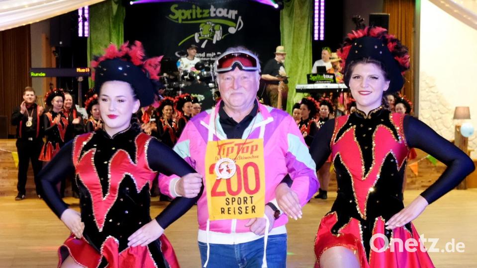 Auch Vorstand Rudi Pösl wurde mit einem Orden bedacht. Bild: mab
