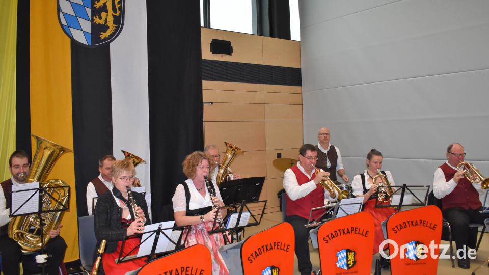 Die Stadtkapelle Grafenwöhr sorgt für die musikalische Umrahmung. Bild: rgr