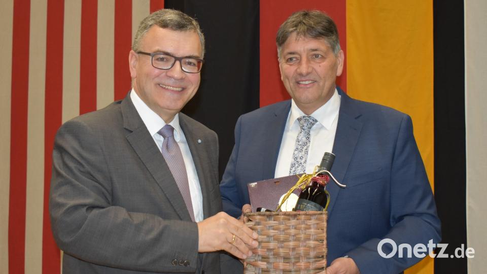 Staatsminister Dr. Florian Herrmann (links) und Bürgermeister Edgar Knobloch. Bild: rgr