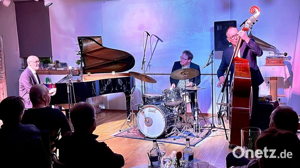 Beim Konzert in der Kulturscheune Elbart begeisterten (von links) Frank Muschalle, Dirk Engelmeyer und Matthias Klüter. Bild: Krones
