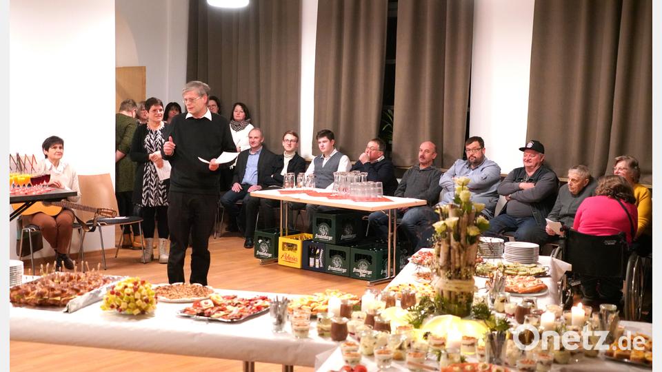 Neujahrsempfang der Pfarrei St. Sebastian mit Pfarrgemeinderatsprecherin Birgit Bergmann, Maria Golla und Pfarrer Norbert Götz (von links). Bild: fvo