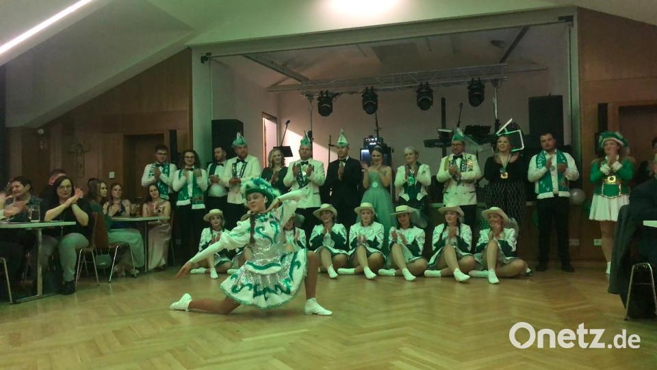 Die Hammerleser haben mit Angelina und Selina gleich zwei Funkenmariechen. Bild: Hammerleser Faschingsverein