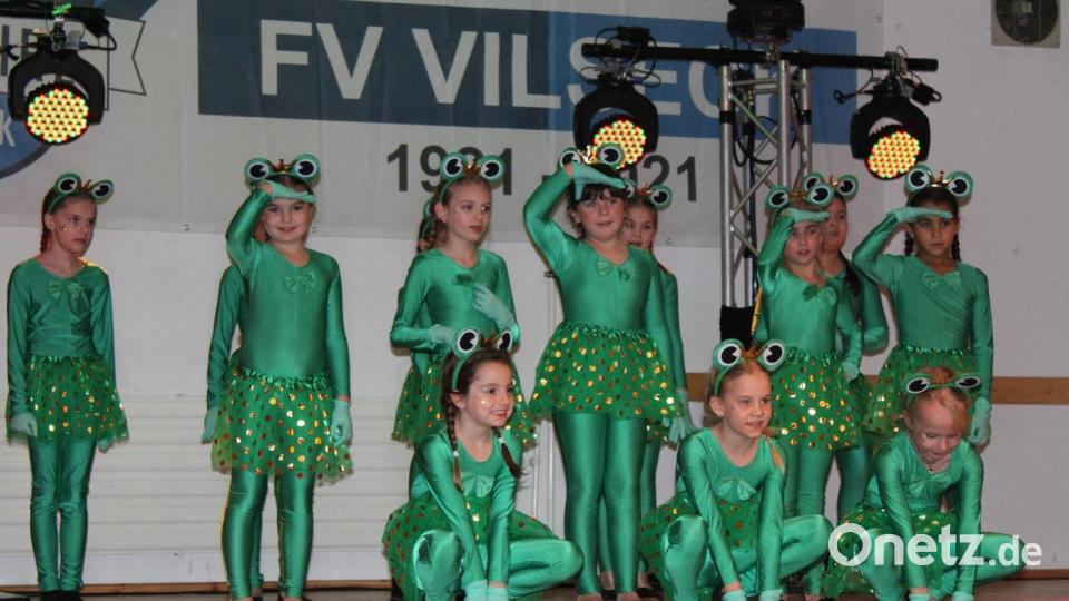 Die Kleinsten begeistern das Publikum als Frösche. Bild: Stefanie Gradl