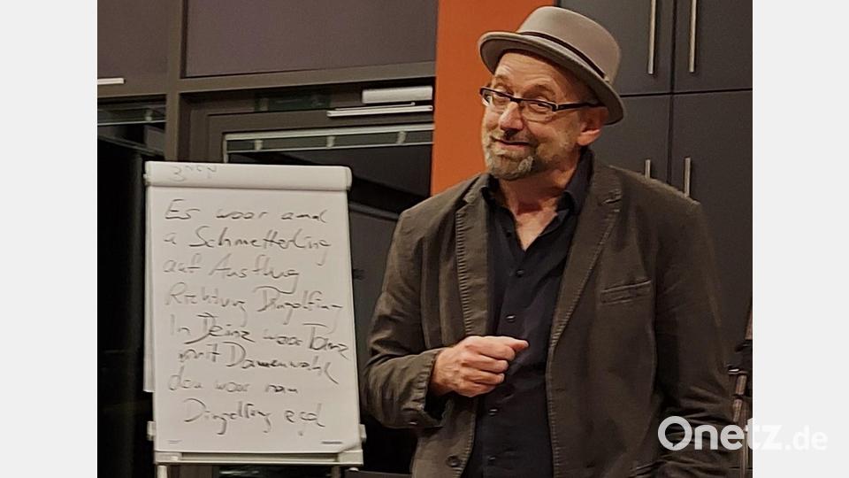 Ein Nebenprodukt des Abends ist die spontan kreierte Gedicht-Hommage an den Frauenbund von Teunz. Bild: lg