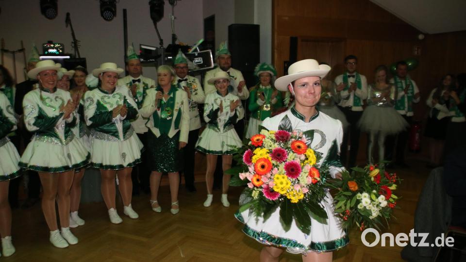 Trainerin Alexandra Luber musste sich Freudentränen über den Faschingsauftakt verkneifen. Bild: sne