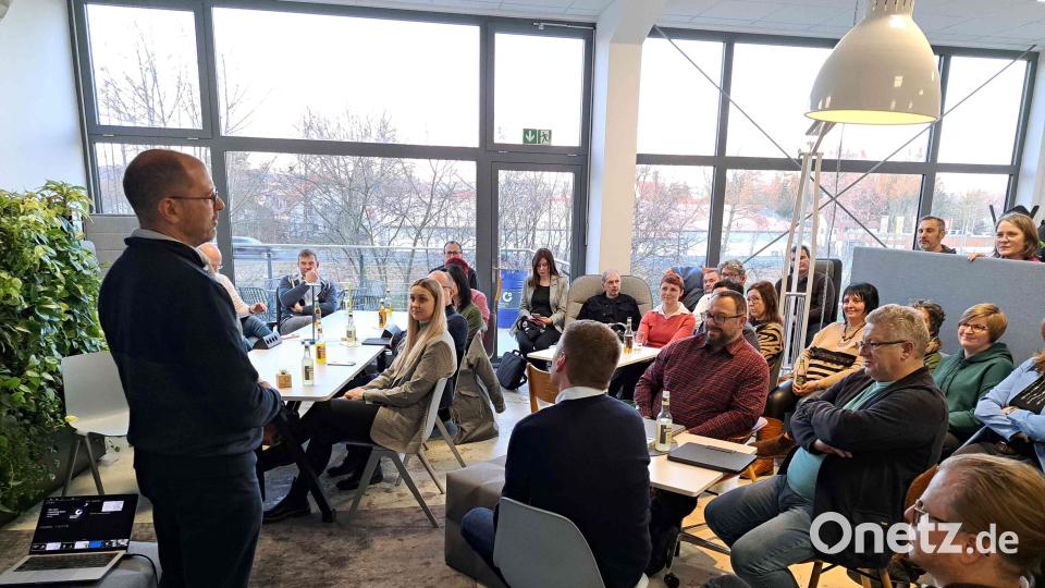 Das Netzwerk Schule und Wirtschaft informierte sich im Co-Working-Space in Kemnath über KI. Bild: Co-Working-Space Kemnath/exb