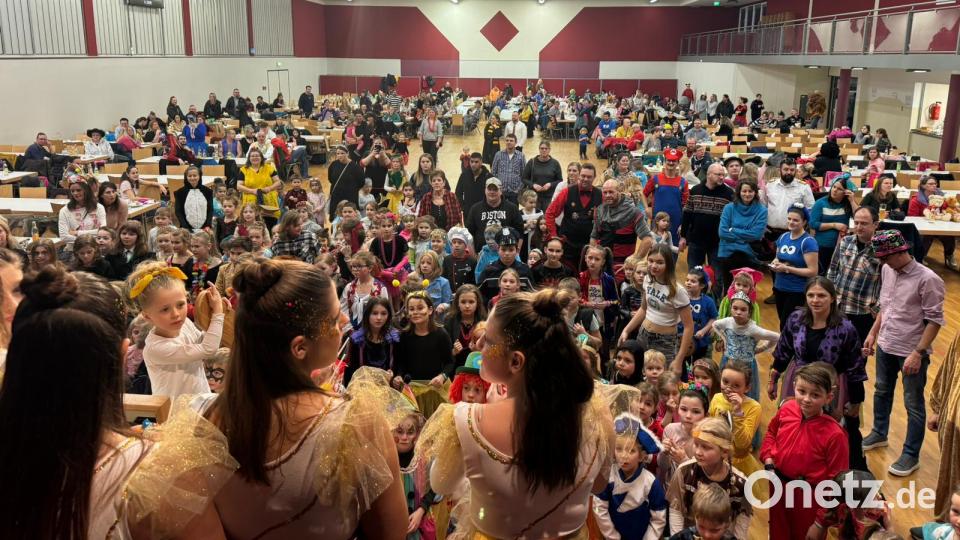 Viele Kinder sind mit ihren Eltern zum Kinderfasching gekommen. Bild: Wiesgickl/exb