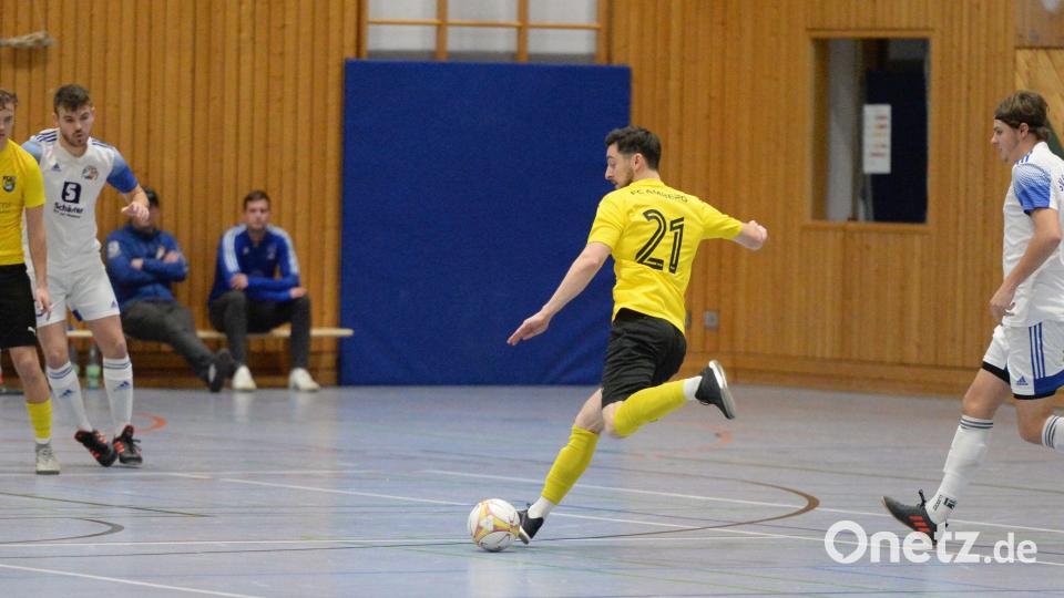Der FC Amberg hätte die Stadtmeisterschaft ganz gerne gewonnen, aber am Ende scheiterte der Bezirksligist im Halbfinale am späteren Sieger SV Raigering. Bild: Andreas Brückmann