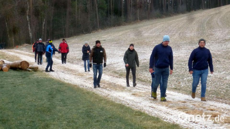 Mütze auf und los: Der Wandergruppe bei Grasdorf gefällt der gemeinsame Ausflug. Bild: mad