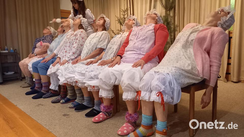 Mit jedem Cent sparen, koste es, was es wolle: Nicht ohne Sarkasmus karikierte der Pressather Frauenbund die Sparzwänge im kriselnden Pflegewesen. Bild: bjp