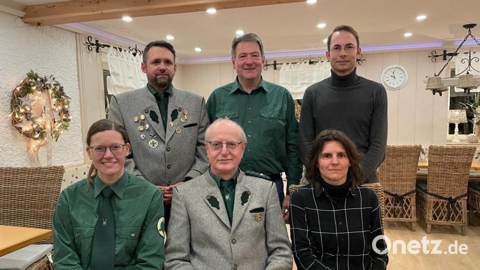 Der Schützenverein Großensees zeichnete die Vereinsmeister aus. Im Bild (stehend, von links) Markus Haberkorn, Andreas Grillmeier und Bernhard Voith sowie (sitzend, von links) Christine Gradl, Erich Völkl und Anita Kistenpfennig. Bild: Sebastian Putzer/exb