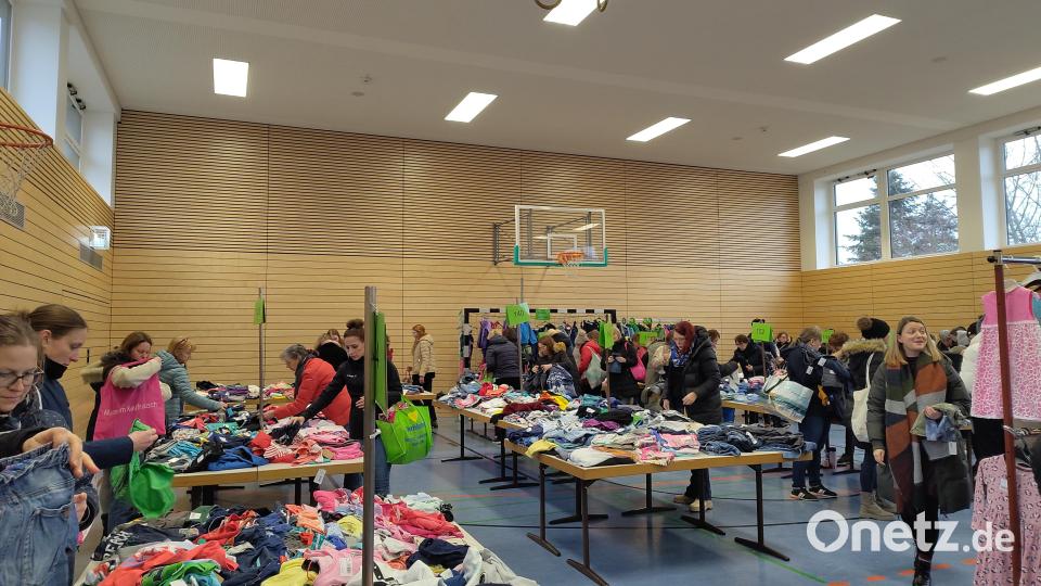 Baby- und Kinderbasar des FC Luhe Markt Bild: Thaler/exb