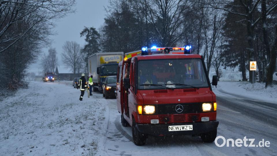Ein junger Mann wurde bei einem Auffahrunfall nahe Zeßmannsrieth leicht verletzt. Bild: dob