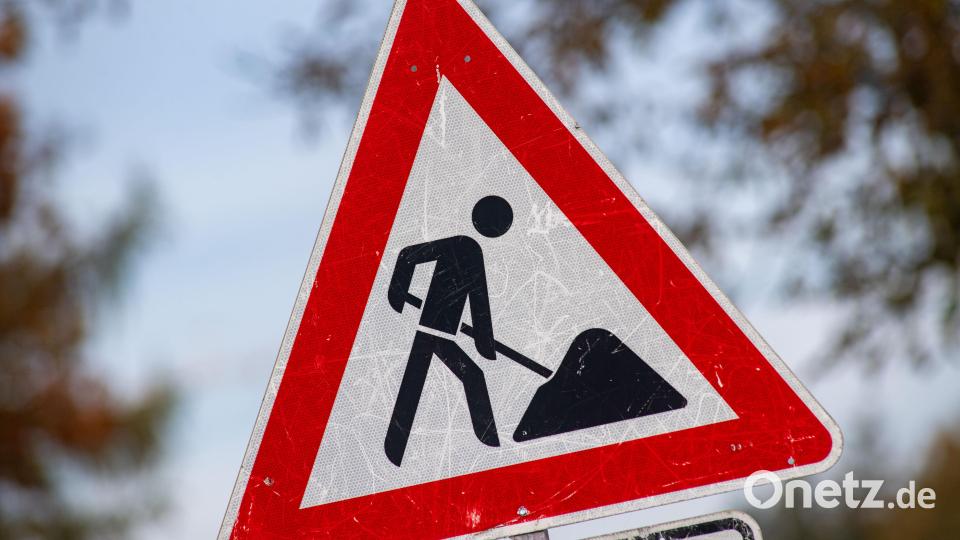 Wegen eines Wasserrohrbruchs sind auch die Gemeindemitarbeiter oft im Dauereinsatz. Symbolbild: Stefan Sauer/dpa
