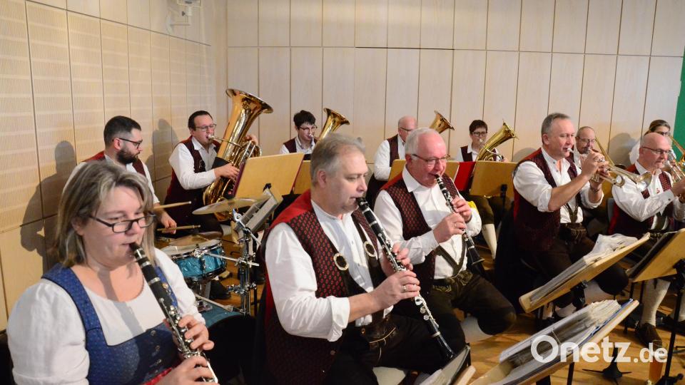 Die Stadtkapelle Weiden umrahmt den neujahrsempfang musikalisch. Bild: Kunz