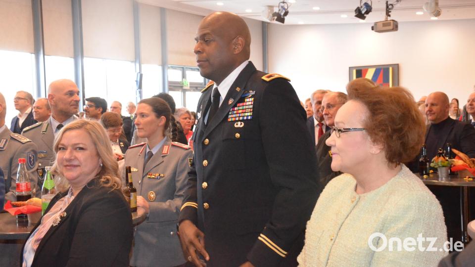 Neben der Bundeswehr sind auch Vertreter der US Armee in Grafenwöhr anwesend. Bild: Kunz
