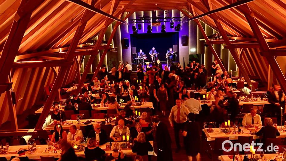 Der Große Saal des Kultur-Schlosses Theuern bot ein herrliches Ambiente für den Landkreisball. Bild: gsp