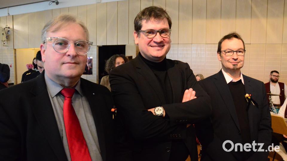 Alkmar Zenger (rechts), der neue Baudezernent von Weiden, schaute am Sonntag vorbei. Neben ihm sein Vorgänger im Amt, Oliver Seidel (Mitte), und Sozialdezernent Wolfgang Hohlmeier. Bild: Kunz