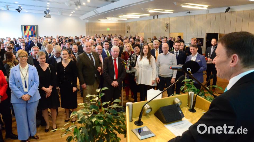 Rund 250 geladene Gäste begrüßt Oberbürgermeister Jens Meyer zum Neujahrsempfang. Bild: Kunz