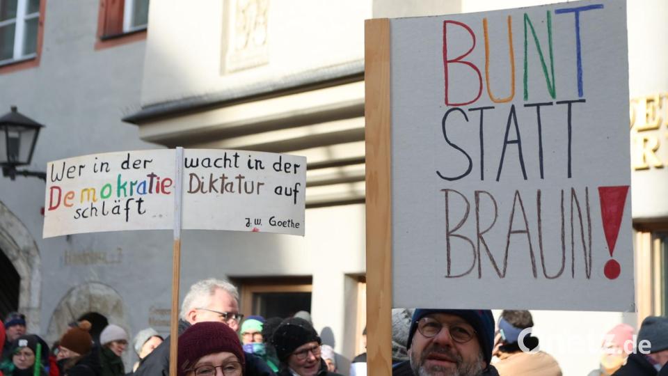 Auch in Regensburg haben mehrere Tausend Demonstranten ein Zeichen für Zusammenhalt und Toleranz gesetzt. Bild: Michael Bothner