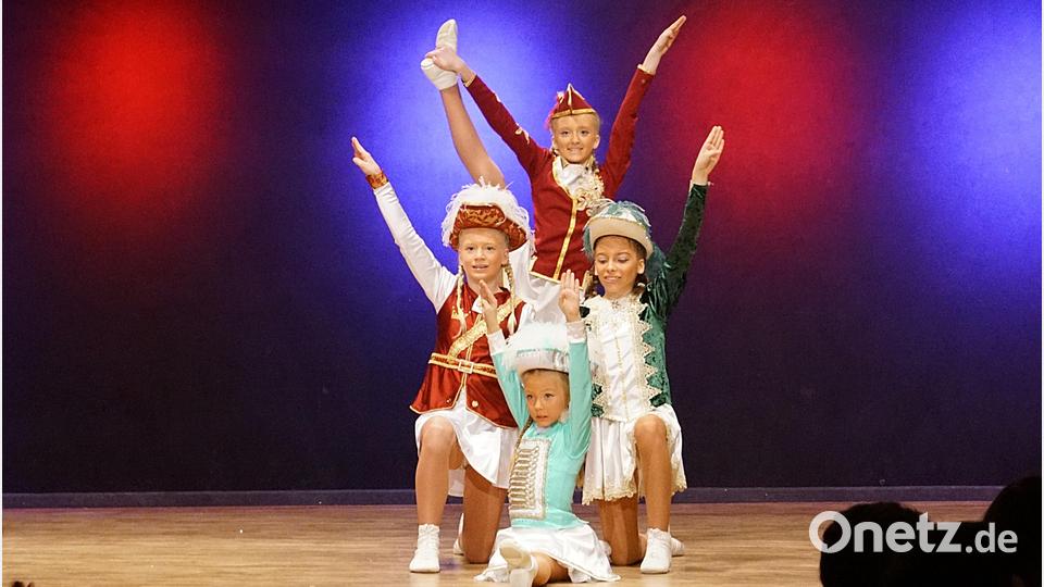 Die vier Auerbacher Tanzmariechen. Bild: jma