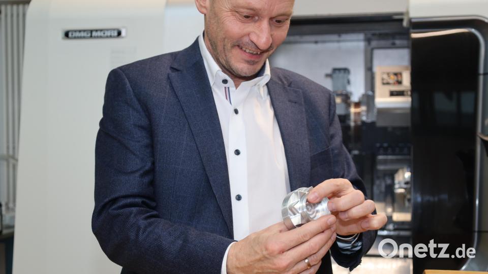 Investition in Bildung: Neue CNC-Maschine für die Europa-Berufsschule Bild: Pressestelle Stadt Weiden/exb