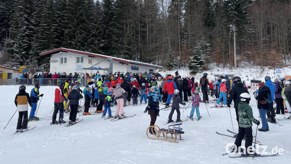 Anstellen am Lift war am Sonntag angesagt. Bild: gis