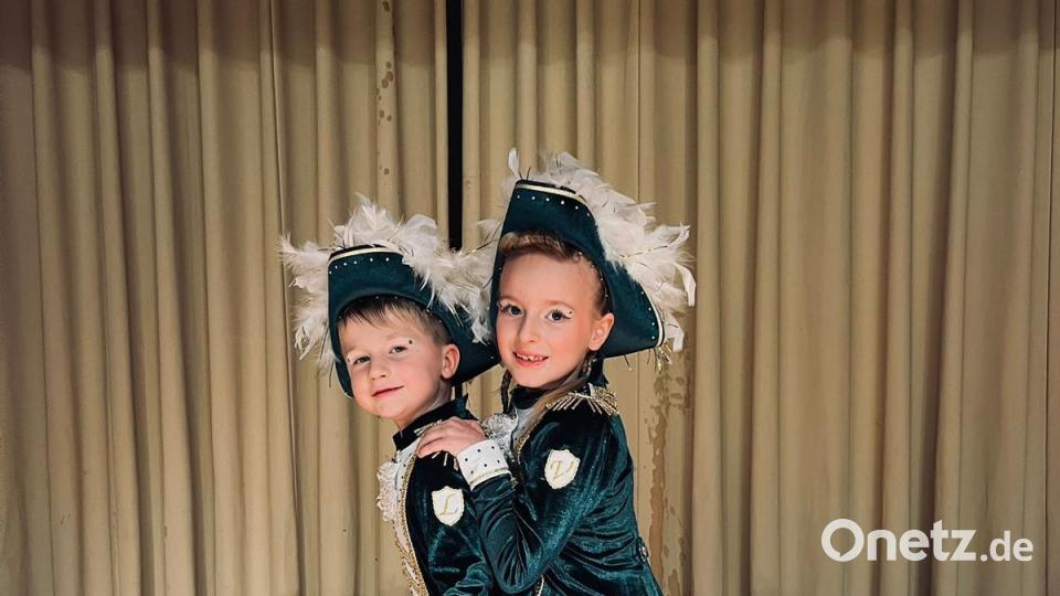 Das Tanzpaar Victoria und Lennox beim Auftritt auf der Bühne des Josefsheims Mitterteich. Bild: TuS Mitterteich/exb