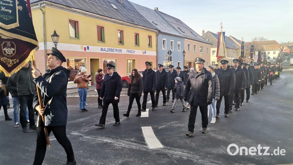 Zahlreiche Vereine beteiligen sich beim Sebastianifest an der Prozession vom Marktplatz zur Kirche. Bild: amö
