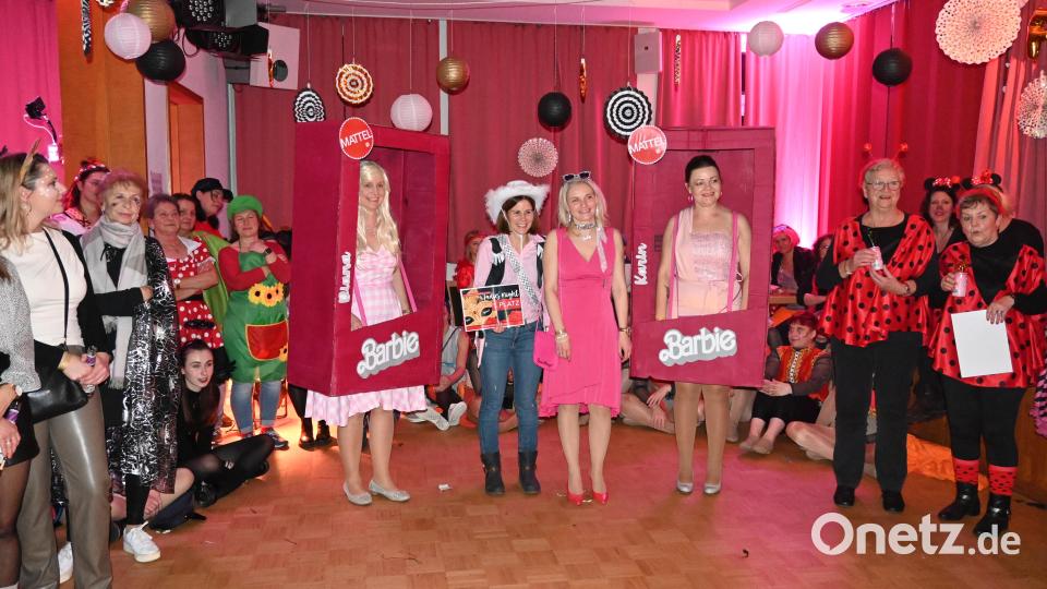 Der erste Preis für das beste Kostüm ging an die Barbies in ihren Pappschachteln. Bild: kki