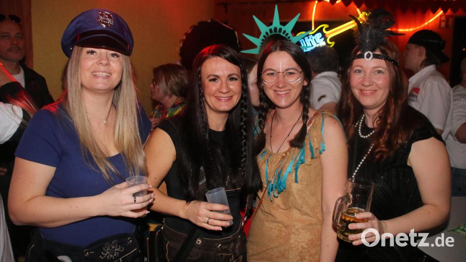 Pocahontas, Polizistin, in Lederhose und Abendgarderobe - Die Kostümauswahl war groß. Bild: sne