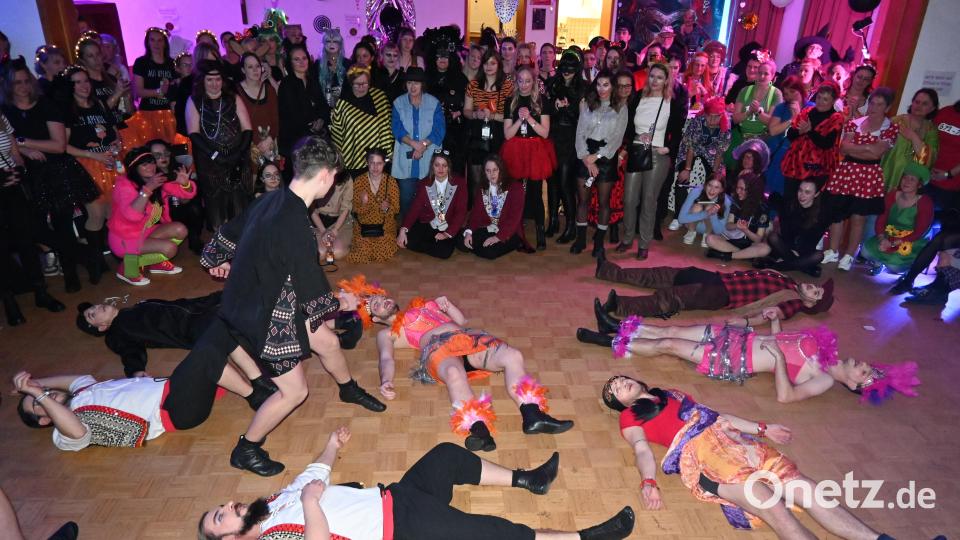 Das Männerballett des Elferrates stahl den Damen der Garde die Show. Bild: kki