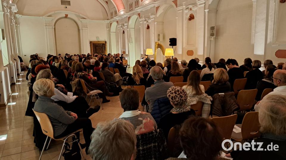Ein annähernd volles Haus bescherte das Publikum dem Waldsassener Kammermusikkreis am Samstag zum Auftakt der Konzertreihe 2024. Bild: Johannes Röttges/exb