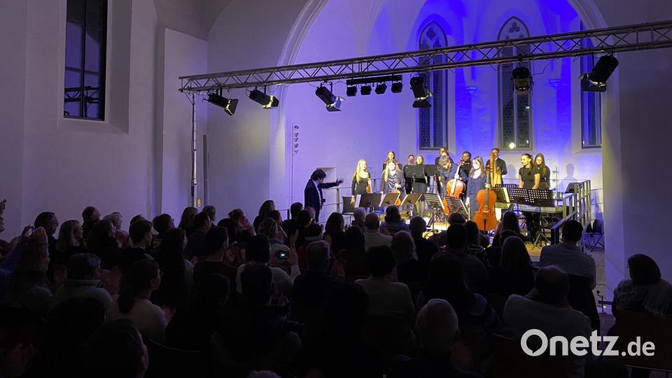 Am Schluss wurden die jungen Musiker für ihre besondere Leistung vom Publikum mit viel Applaus bedacht. Bild: aub