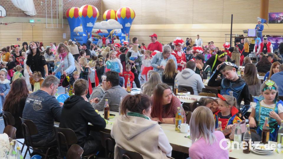 Groß war der Andrang beim Kinderfasching der Narrhalla. Bild: adj