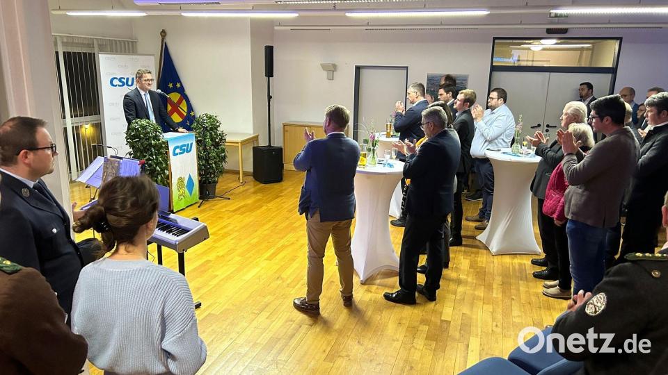 Rund 120 Gäste waren ins Feuerwehrhaus zum CSU-Neujahrsempfang gekommen. Bild: CSU Altenstadt/WN/exb