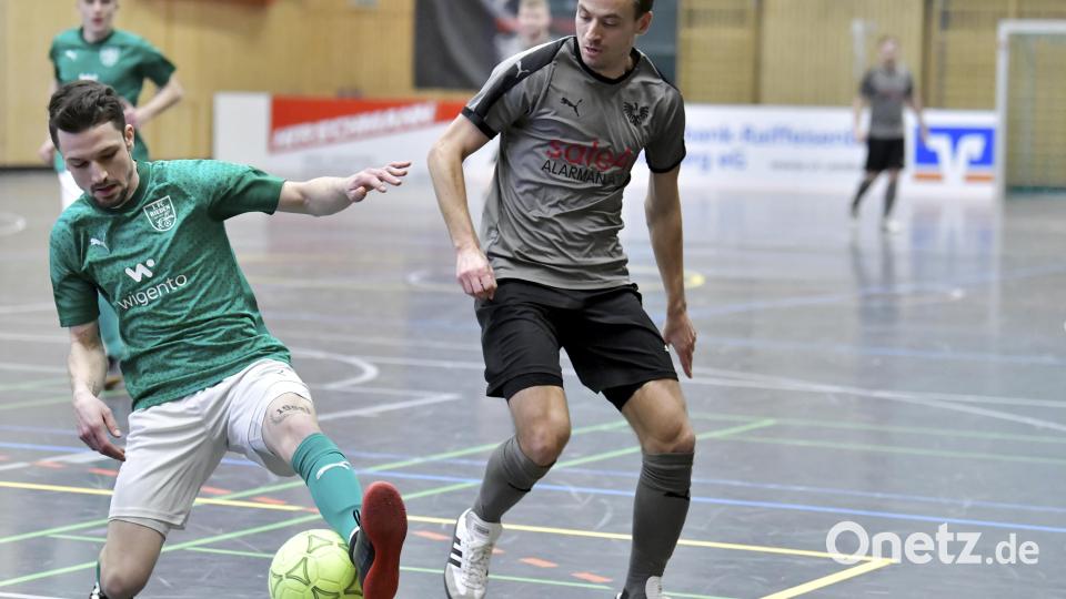 Im Spiel um Platz 5 standen sich die DJK Ensdorf (rechts) und der 1. FC Rieden gegenüber. Ensdorf setzte sich im Siebenmeterschießen durch. Bild: Hubert Ziegler