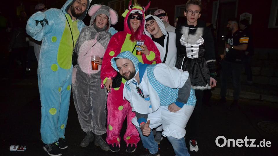 Viele Maschkerer werden wieder am „Naschn Pfinsta“ unterwegs sein. Doch auch an den anderen Tagen verstehen es die Moosbacher zu feiern. Bild: gi